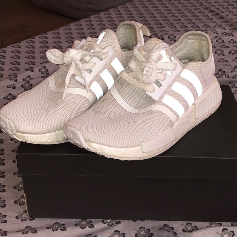Adías NMD_R1